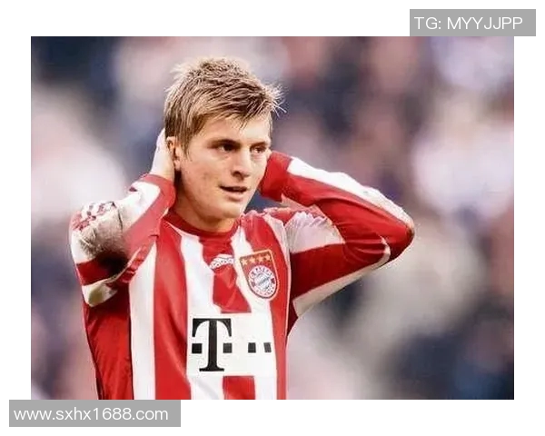 克罗斯在足球世界的传奇之路与影响力探讨